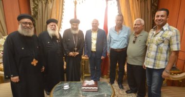 صور.. محافظ بورسعيد يستقبل وفدا من الكنيسة برئاسة الأنبا تادرس
