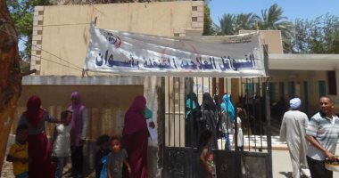 الكشف على 3152 مواطنًا بالمجان ضمن القافلة الطبية بأسوان.. صور