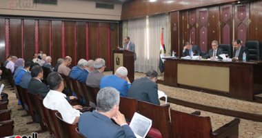 "محلية البرلمان" تناقش مشكلات مدن وقرى قنا.. وتتحفظ على غياب المحافظ