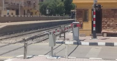 السكك الحديد بالأقصر تفتتح "مزلقان نجع الوحدة" بالطود تجريبيا بعد تطويره بالأنظمة الحديثة