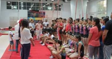صور.. رئيس الجمباز يتابع التصفيات النهائية قبل المشاركة فى بطولة العالم