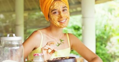عشان الغالى تمنه فيه.. وصفات طبيعية بالليمون تمنحك بشرة صافية 