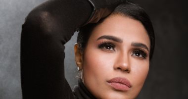 المطربة أمينة تجسد مكالمة "الخال عرفات" الشهير في فيديو جديد