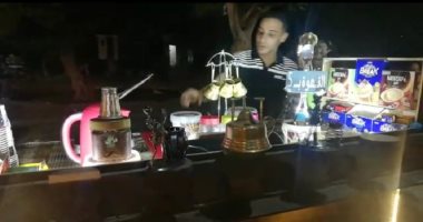 صور.. "عجلة وخشبة والرزق على الله" هكذا بدأ شاب بالمنيا مشروعه الصغير