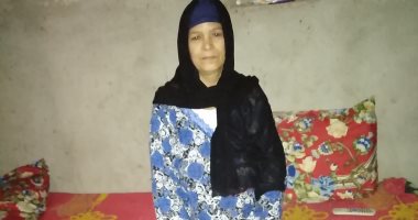 صور.. الحاجة رسمية مديونة بـ15 ألف جنيه ومصابة بجلطات وتطالب بمساعدتها