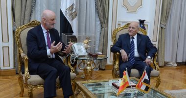 " العصار " يبحث مع السفير الأسباني التعاون فى الصوب الزراعية ومحطات التحلية