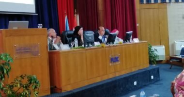 صور.. جامعة الإسكندرية تنظم ندوة تعريفية لمناقشة مشاكل الطلاب الوافدين