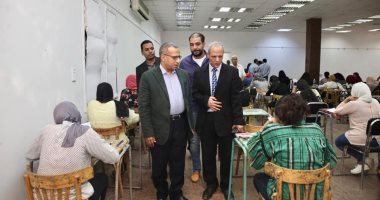 صور.. رئيس جامعة الأقصر يتابع إستمرار إختبارات قدرات كلية الفنون الجميلة