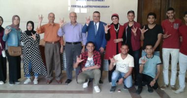 نائب رئيس جامعة الإسكندرية يتفقد مركز التدريب الوظيفى ودورة الصم وضعاف السمع