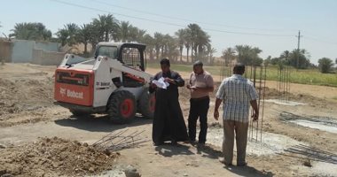صور.. إزالة أعمدة خرسانية أغلقت شارع وتنفيذ 7 حالات تعدى على أراضى زراعية بالأقصر