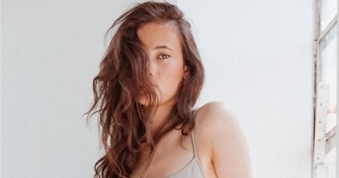 عشان تبقى مميزة عالبحر.. مكياج تجنبيه أثناء الجلوس على الشاطئ
