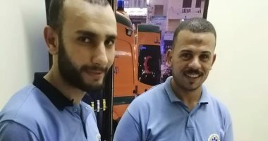 مدير إسعاف كفر الشيخ يكرم مسعفا وسائقا لأمانتهما فى تسليم أموال لشخصين مصابين