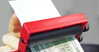 التنازل عن الوظيفة وبول الذئاب.. أغرب معروضات المواقع الإلكترونية