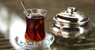 الشاى الأخضر رومانسى والأبيض متحرر.. اعرف شخصيتك من النوع المفضل لك
