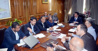 محافظ القليوبية يبحث آليات تطبيق منظومة جديدة تسهم فى القضاء على مشكلة القمامة