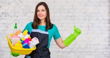 لو فيه بقعة قهوة أو صلصة.. طرق تنظيف الأريكة حسب نوع القماش