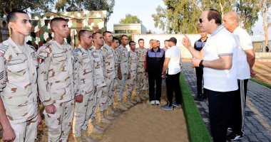 صور.. "العسكرية المصرية شرف".. السيسى يزور الكلية الحربية فجراً ويشارك الطلاب نشاطهم الرياضى.. الرئيس يوصى بالحفاظ على الاستعداد الذهنى والقتالى المرتفع والتمسك بالمبادئ.. ويخاطب حماة الوطن: أنتم قدوة لشباب مصر