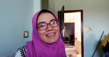 الثانية على الجمهورية بالثانوية العامة: "طول عمرى بتفرج على الأوائل فى التلفزيون وبقول يارب إكتبهالى".. وتؤكد: قسمت وقتى بين المذاكرة وقراءة القرآن.. ووالدتها "مش مصدقة نفسى وبنتى فرحتنى فرحة العمر"