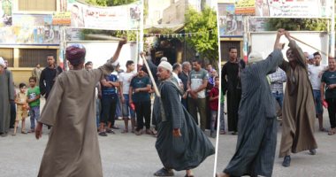 صور.. "من كل حدب وصوب" ساحة الفرغل بأسيوط تجمع المحبين والباعة الجائلين والألعاب الشعبية.. التحطيب يخطف أنظار زائرى سلطان الصعيد الفرغل.. وهتافات الأطفال وأنغام المزمار والطبل البلدى تشعل الأجواء