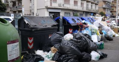 لأول مرة.. تحويل نفايات البلاستيك إلى وقود.. علماء يطورون طريقة للاستفادة منه كمصدر للطاقة.. فرمة وإيذابه فى حرارة 1000 مئوية.. وعالم: سيتحول إلى غاز هيدروجين منخفض الكربون لتشغيل السيارات وتدفئة المنازل