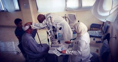 إجراء الكشف الطبى المجانى لـ400 مواطن من الأسر الأولى بالرعاية بقافلة بالشرقية