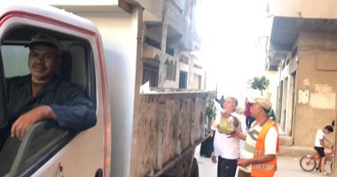 صور.. تفاعل كبير من تجربة جمع القمامة من منازل سمنود بـ"الصفارة"