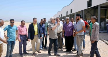 فيديو وصور.. محافظ الأقصر يتابع المشروعات الخدمية والصناعية والتنموية بـ 5 مدن مختلفة