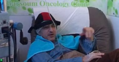 بشجاعة ونفس راضية.. شريف مدكور يتلقى جلسات الكيماوى 