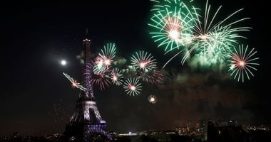 العالم هذا الصباح.. الألعاب النارية تضىء سماء باريس فى احتفالات يوم الباستيل.. توافد حجاج هايتى إلى شلال سودو السحرى لتحقيق آمالهم.. التشيكية ستريتسوفا والتايوانية هسيه تحرزان لقب زوجى السيدات فى ويمبلدون 