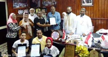 تكريم مدرسة الروضة لحصولها على المركز الخامس فى مهرجان الفنون المسرحية