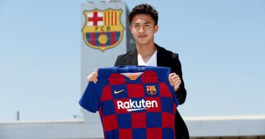 رسميا.. برشلونة يتعاقد مع اليابانى آبى نجم كاشيما أنتلرز 