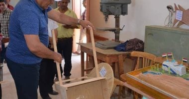 محافظ الوادى الجديد يتفقد قرية بولاق بالخارجة ويوجه بإعداد فيلم تسجيلى عنها