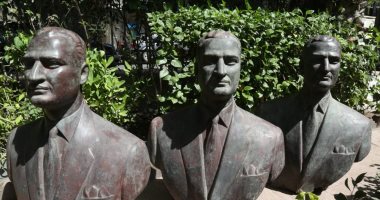 وزارة الثقافة تتسلم 3 نسخ من تمثال برونزى نصفى للزعيم جمال عبد الناصر 