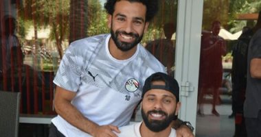جنش ينشر صورة مع محمد صلاح ويعلق: "فخر العرب"