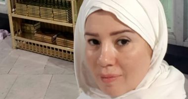 رانيا فريد شوقي تؤدى مناسك العمرة .. وتوجه رسالة مؤثرة لوالدها  