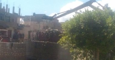 الرى تتلقى بلاغا بمشاكل فى ترعة بالدقهلية بسبب إلقاء القمامة والمخلفات