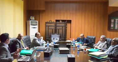 رئيس جامعة بنى سويف يترأس لجنة تقييم المرشحين لعمادة التربية الرياضية والزراعة