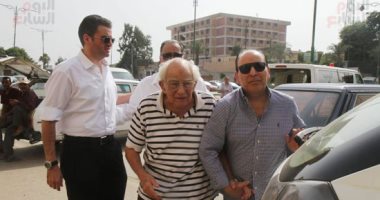 وصول جثمان زوجة رشوان توفيق لمسجد السيدة نفيسة