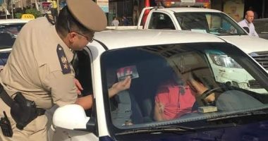 حملات مرورية لوضع استيكرات التسعيرة الجديدة على السيارات الأجرة بالغربية