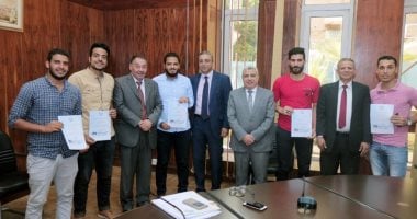 صور.. تكريم طلاب هندسة طنطا المشاركين بـ"مؤتمر الطاقة المتجددة"