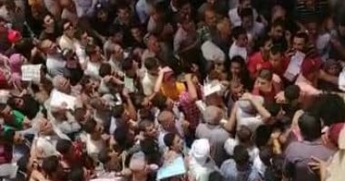 طلاب الثانوية العامة بالشرقية يشكون الزحام الشديد بمكتب التظلمات 