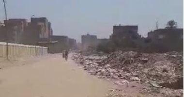 تراكم القمامة على الطريق الرئيسى فى شبرا الخيمة ومطالب برفعها