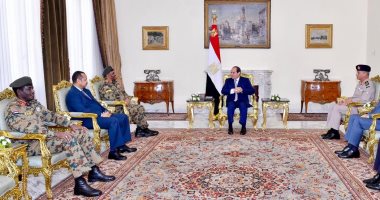السيسى يستقبل رئيس هيئة الأركان المشتركة السودانية بقصر الاتحادية.. الرئيس: نتابع جميع التطورات والتفاعلات الراهنة فى السودان ونساند إرادة الشعب السودانى الشقيق فى صياغة مستقبل بلاده والحفاظ على مؤسسات الدولة