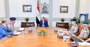فيديو.. اجتماع الرئيس السيسى بوزير الدفاع ورئيس أركان حرب القوات المسلحة