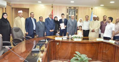 صور.. محافظ أسيوط يكرم أوائل الثانوية العامة والأزهرية