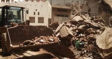 إزالة 5 منشآت ذات خطورة داهمة بقرية شرباص فى دمياط