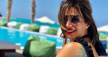 منة فضالى تشارك متابعيها بعدة صور على البحر
