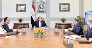 السيسى يتابع الخطة التنفيذية لمنظومة إدارة المخلفات الصلبة.. الرئيس يوجه بالاستفادة من الخبرات والتجارب الأجنبية.. والتوسع فى المبادرات المجتمعية الفعالة.. ويشيد بالمبادرات الشبابية الرائدة فى منظومة النظافة