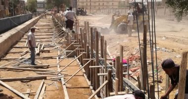 صور.. إنشاء سور لمصرف السيل بأسوان وتطهير المجارى المائية