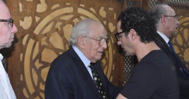 نجوم ونجمات الفن يواسون رشوان توفيق فى عزاء زوجته